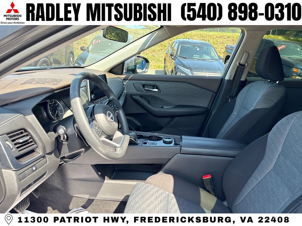 Used 2023 Nissan Rogue SV AWD/4WD image 3