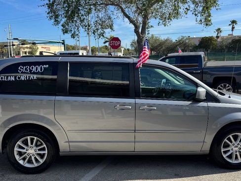 Used 2016 Dodge Grand Caravan SXT w/ UConnect Hands-Free Group image 6