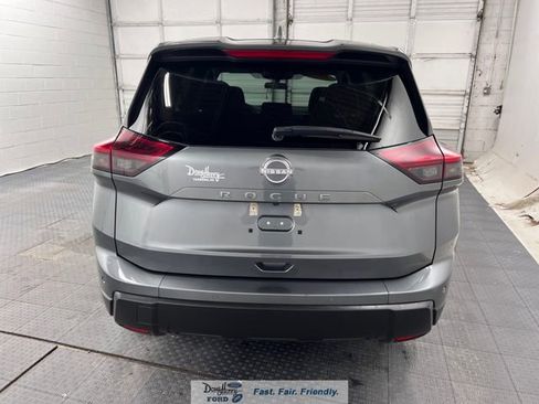 Used 2025 Nissan Rogue SV FWD image 6