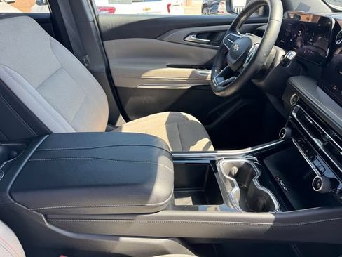 Certified 2026 Chevrolet Traverse LT w/ Driver Confidence Package FWD image 7