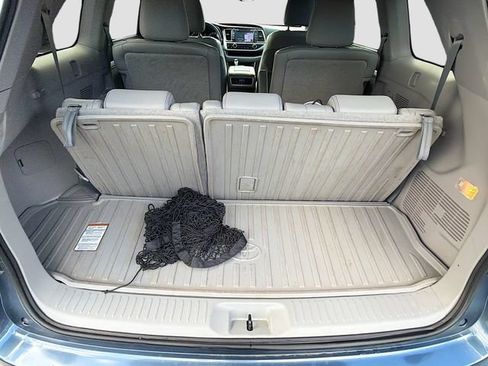 Used 2015 Toyota Highlander XLE AWD/4WD image 25