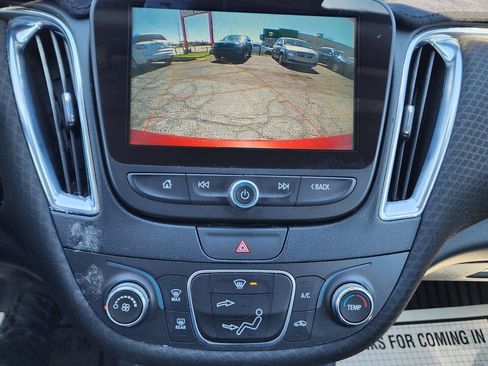 Used 2018 Chevrolet Malibu LT w/ Driver Confidence Package FWD image 13