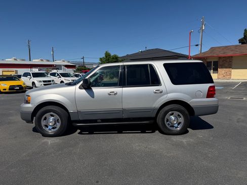 Used 2003 Ford Expedition XLT AWD/4WD image 3