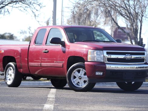 Used 2007 Chevrolet Silverado 1500 LT w/ 1LT Convenience Package image 2