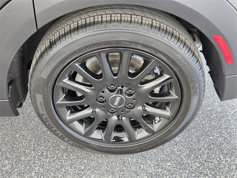 Used 2023 MINI Cooper 4-Door Hardtop image 9