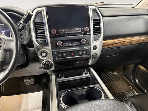 Used 2020 Nissan Titan SL w/ Moonroof Package image 11