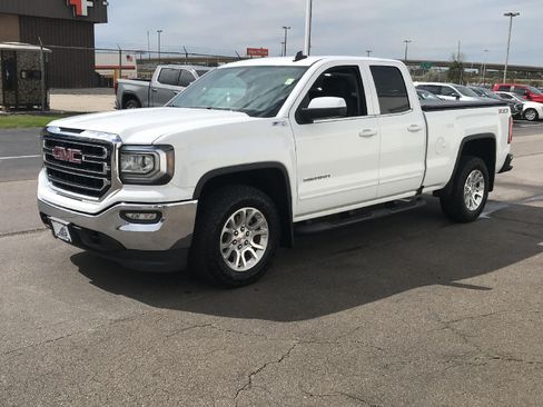 Used 2017 GMC Sierra 1500 SLE w/ SLE Value Package AWD/4WD image 10
