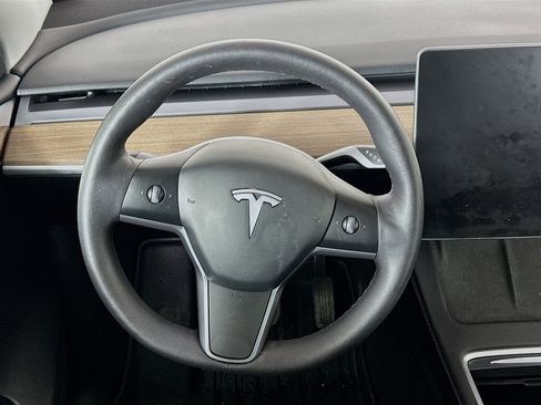 Used 2023 Tesla Model Y Long Range image 17