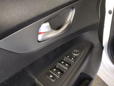 Used 2020 Kia Forte LXS FWD image 27