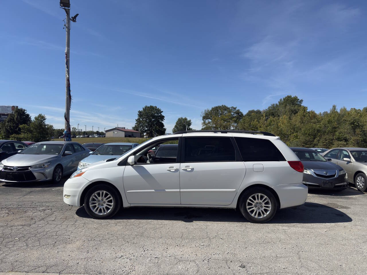 Used 2009 Toyota Sienna FWD image 3
