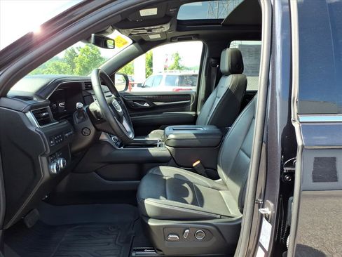 Used 2024 GMC Yukon Denali w/ LPO, Floor Liner Package AWD/4WD image 11