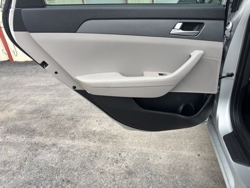 Used 2017 Hyundai Sonata SE image 5