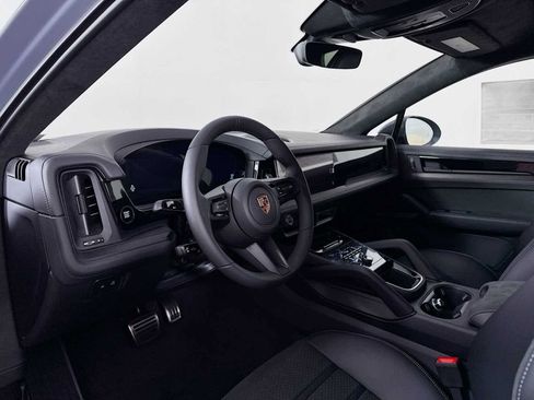 New 2025 Porsche Cayenne GTS image 4