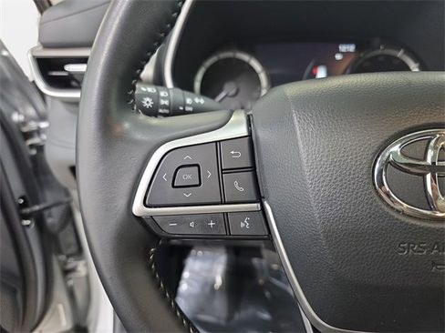 Certified 2024 Toyota Highlander XLE image 17