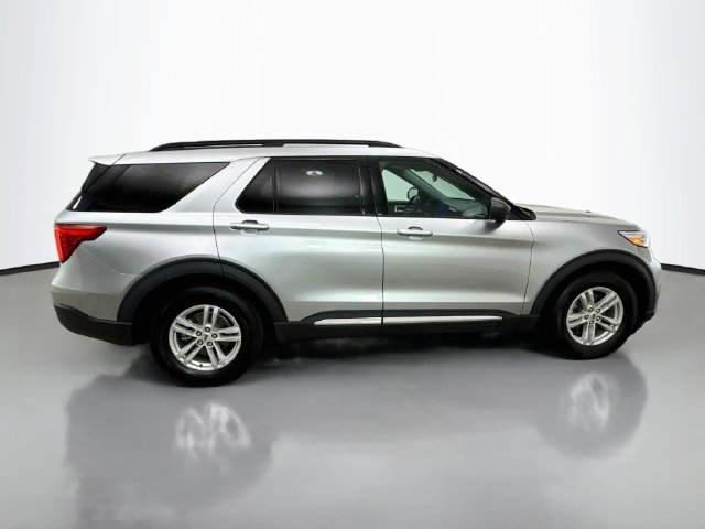 Used 2024 Ford Explorer XLT RWD image 8