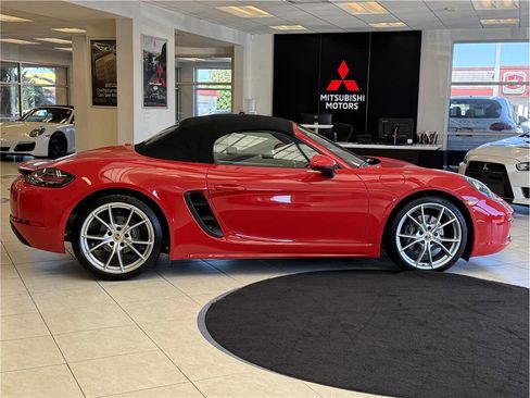 Used 2019 Porsche 718 Boxster image 4
