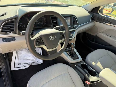 Used 2017 Hyundai Elantra SE image 12