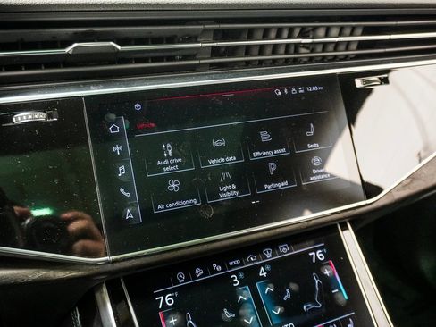 Used 2023 Audi Q8 Prestige w/ Prestige Package image 24