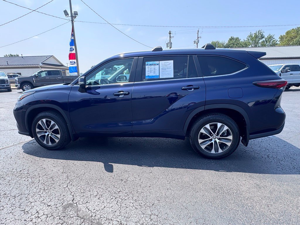 Used 2024 Toyota Highlander XLE AWD/4WD image 6