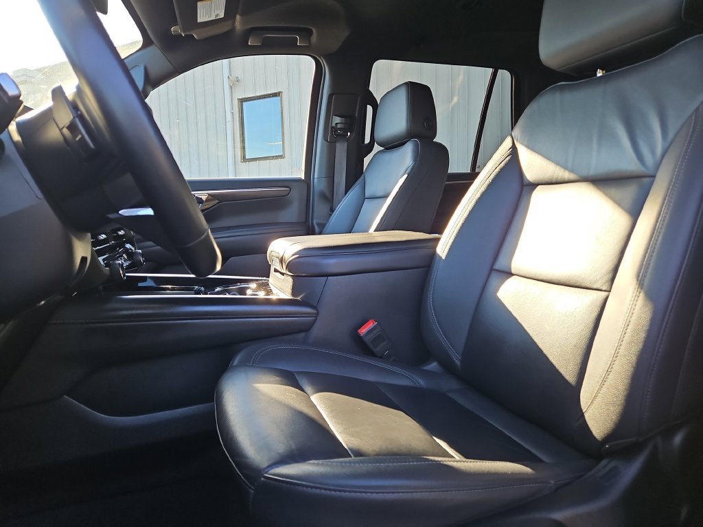 Used 2025 Chevrolet Tahoe LT AWD/4WD image 19
