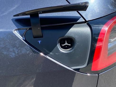 Used 2025 Tesla Model Y Long Range image 14