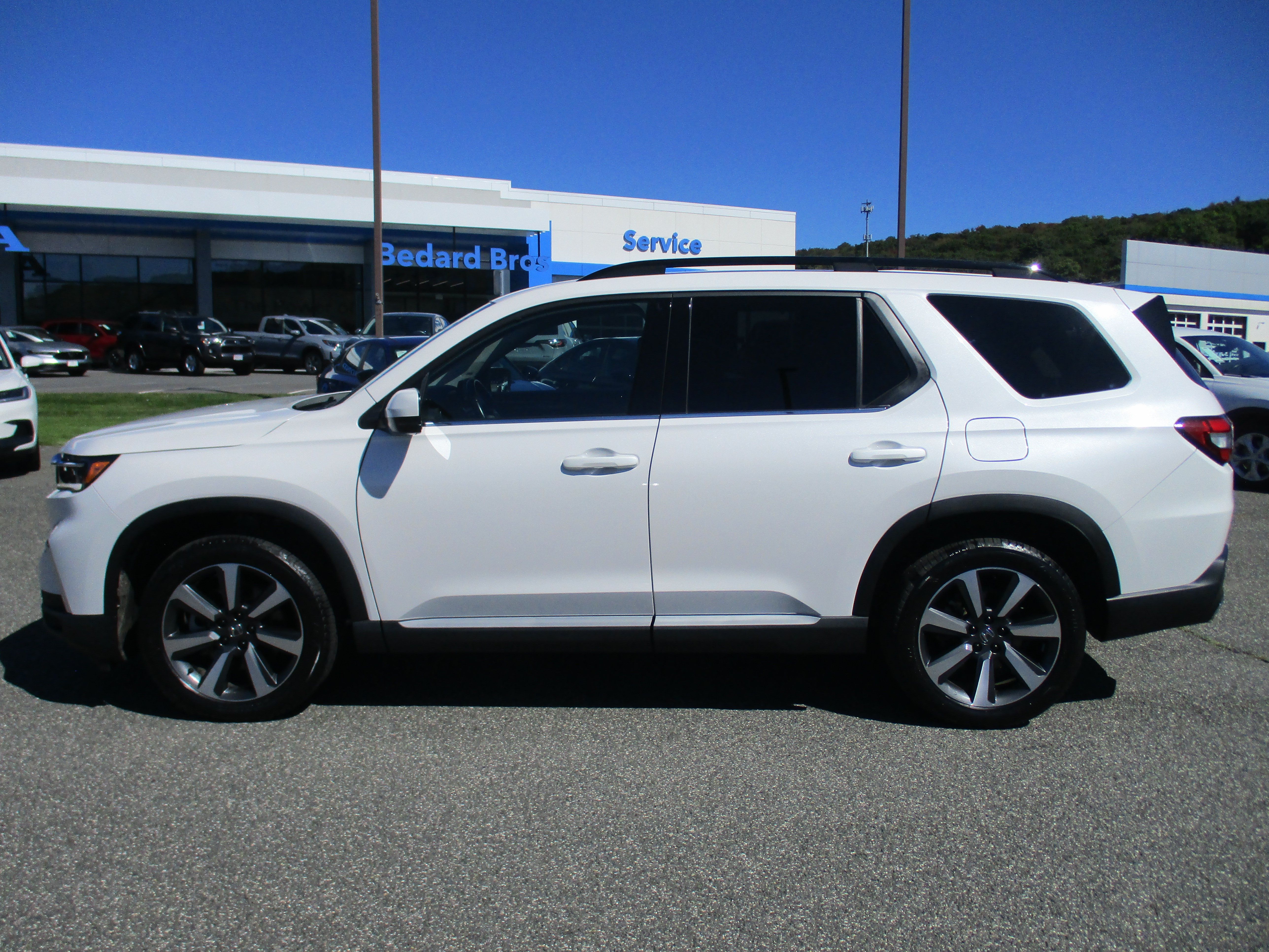 Certified 2025 Honda Pilot Touring image 8