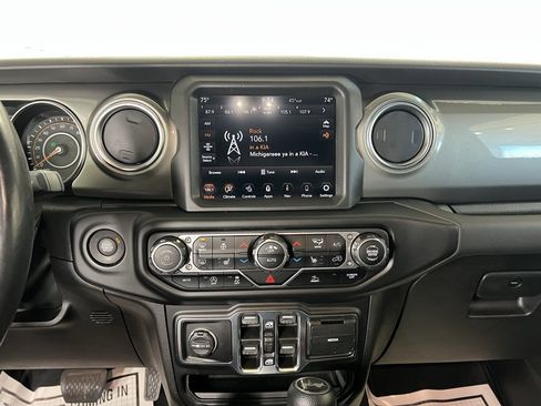 Used 2022 Jeep Wrangler Unlimited Sahara w/ Cold Weather Group image 10