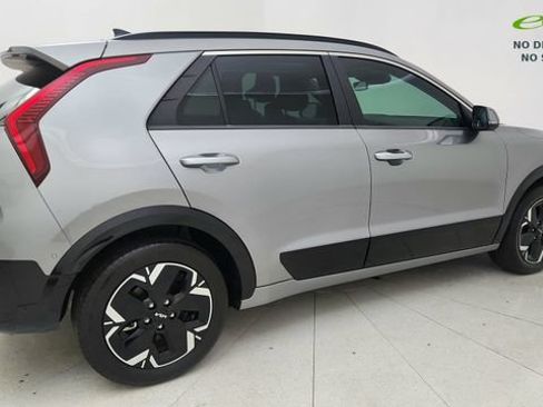 Used 2024 Kia Niro Wave w/ Wave Preserve Package FWD image 6