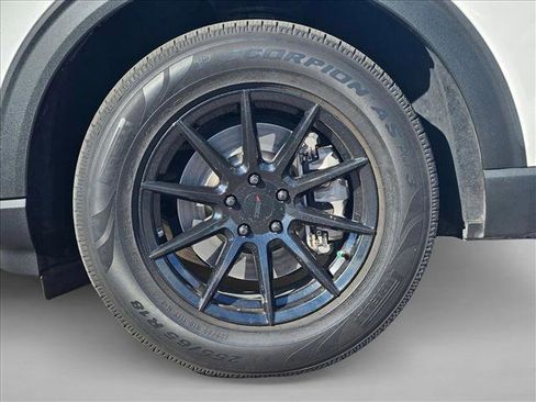 Used 2022 Ford Explorer XLT image 29