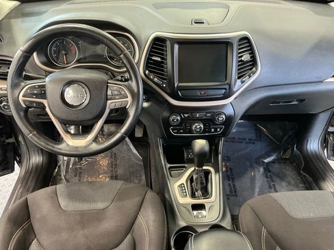 Used 2016 Jeep Cherokee Latitude w/ Comfort/Convenience Group FWD image 8