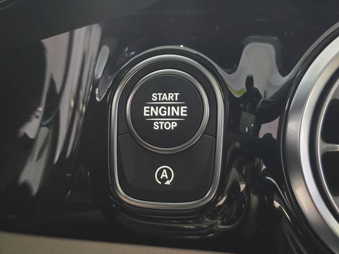 Used 2025 Mercedes-Benz GLA 250 4MATIC image 33