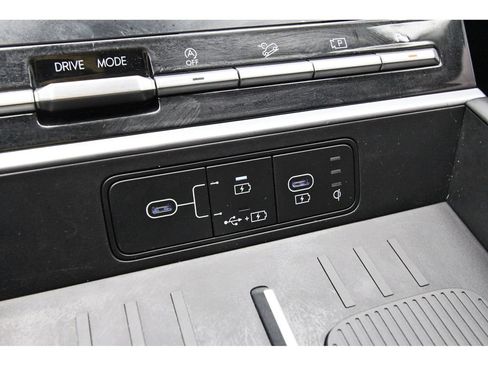 Used 2025 Hyundai Santa Fe SEL FWD image 32