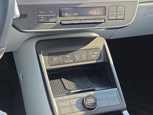Used 2025 Hyundai Kona SEL image 19