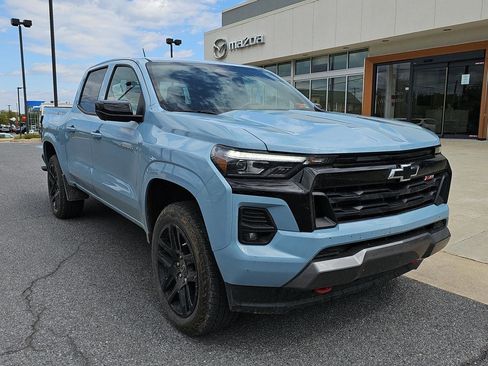 Used 2025 Chevrolet Colorado Z71 w/ Technology Package image 1