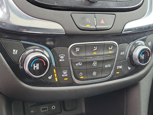 Used 2023 Chevrolet Equinox Premier image 29