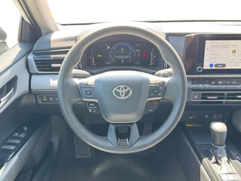 Used 2025 Toyota Camry LE FWD image 13