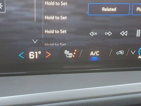 New 2025 Chevrolet Traverse LT w/ Driver Confidence Package image 24