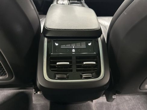 Used 2022 Volvo XC90 T5 Momentum w/ Advanced Package image 32