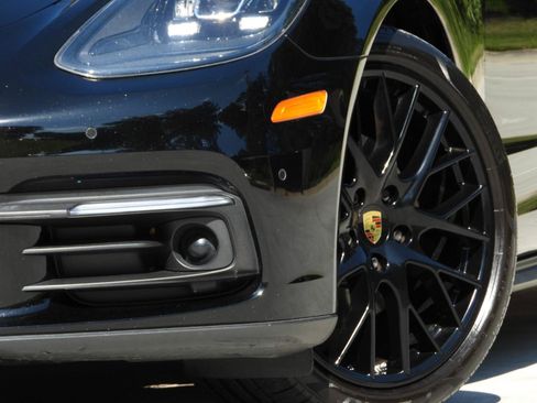 Used 2017 Porsche Panamera RWD image 5