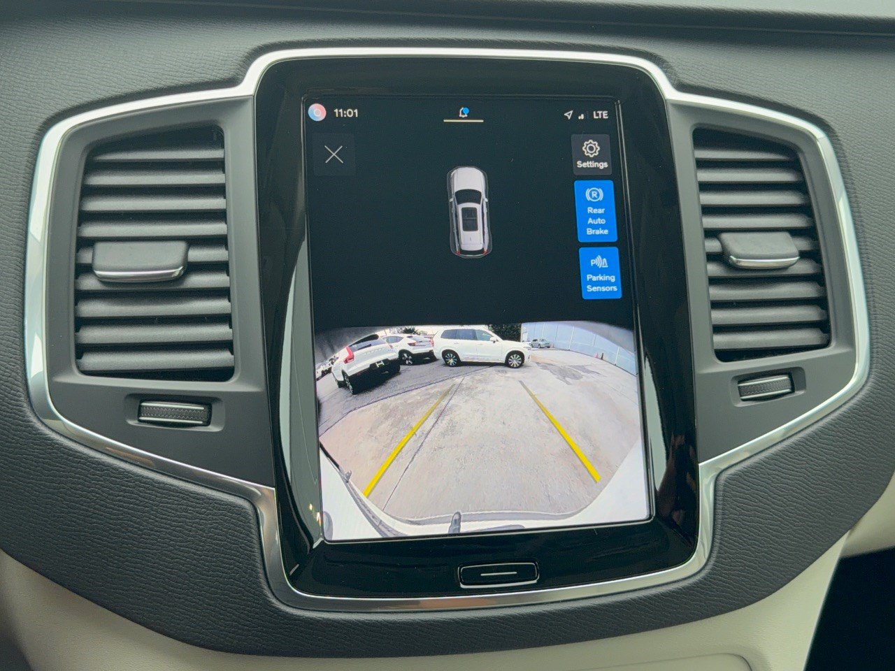 Certified 2025 Volvo XC90 B5 Core w/ Protection Package Premier AWD/4WD image 24