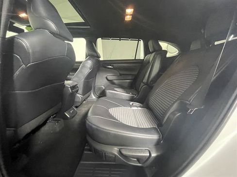Used 2023 Toyota Highlander XSE AWD/4WD image 10