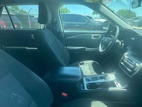 Used 2023 Ford Explorer XLT AWD/4WD image 5