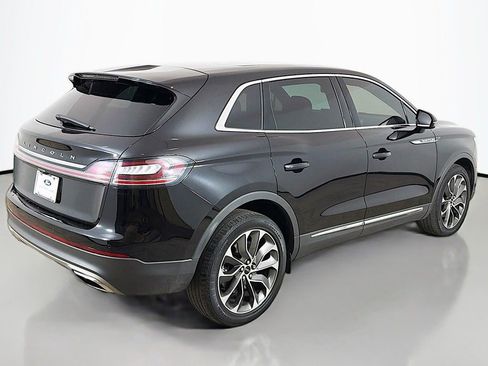 Used 2022 Lincoln Nautilus Reserve image 12