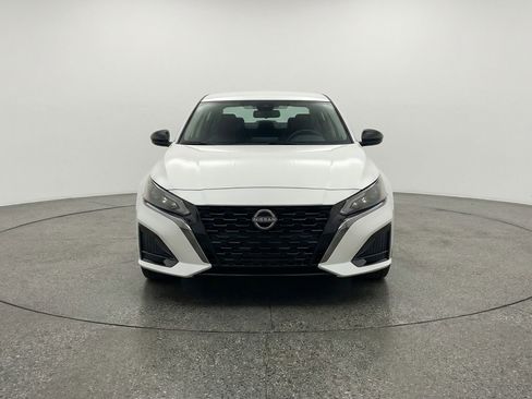 Used 2025 Nissan Altima 2.5 SV image 2