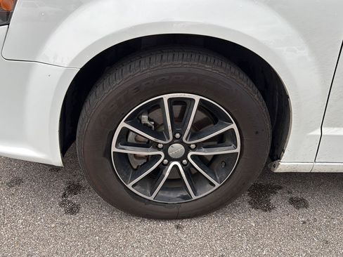 Used 2016 Dodge Grand Caravan SXT FWD image 16