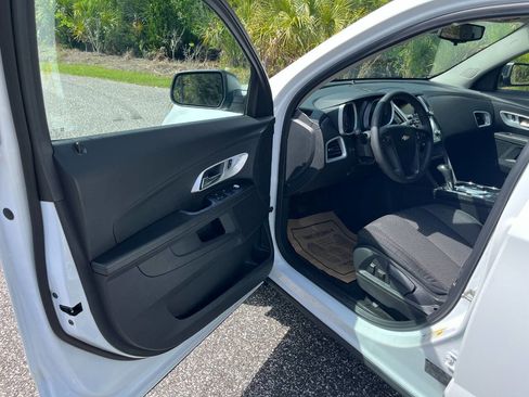 Used 2017 Chevrolet Equinox LS image 9