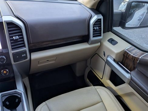 Used 2018 Ford F150 Lariat image 17