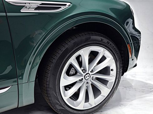 New 2025 Bentley Bentayga Extended Wheelbase image 7