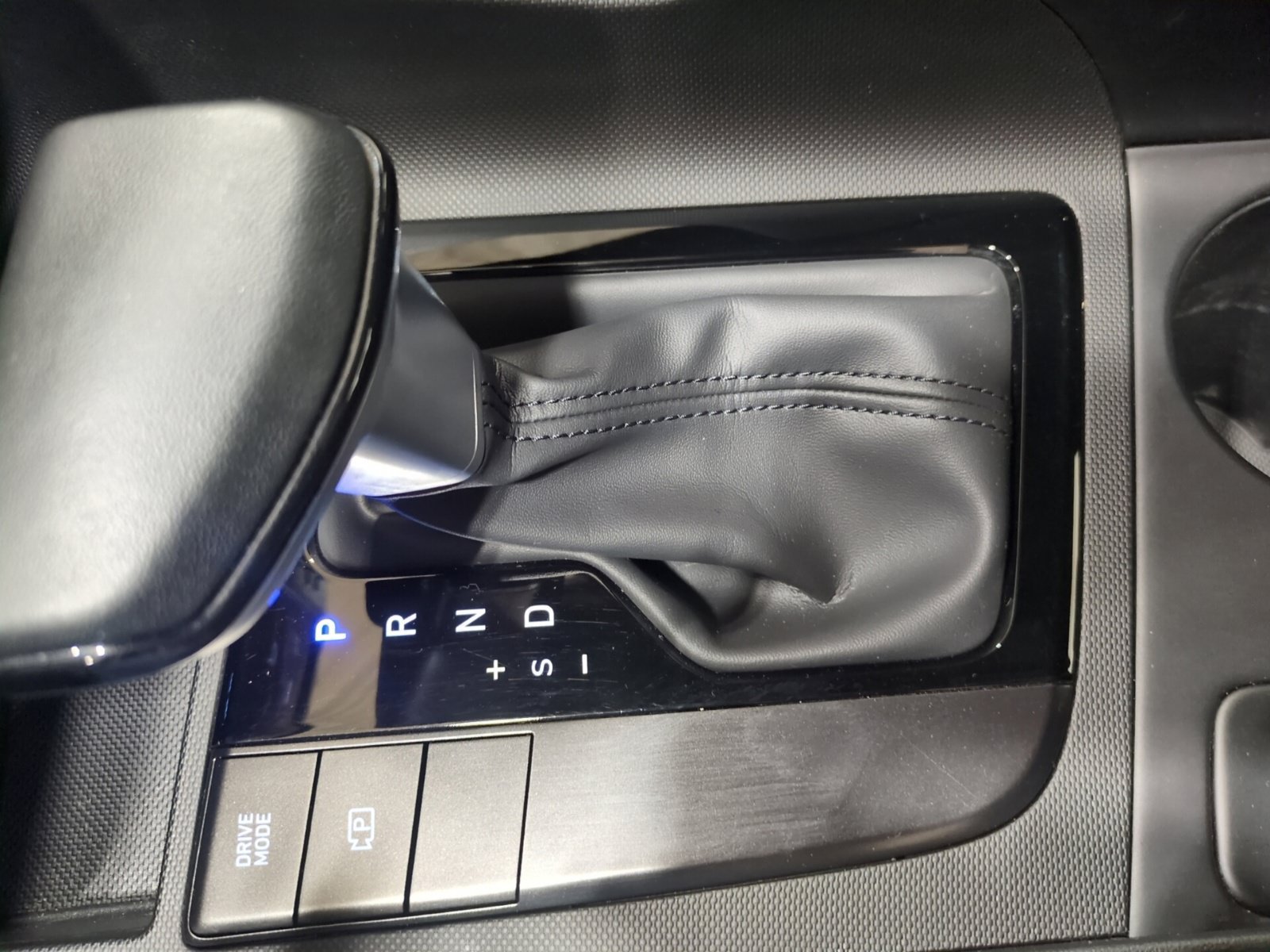 Used 2025 Hyundai Elantra Sport FWD image 21