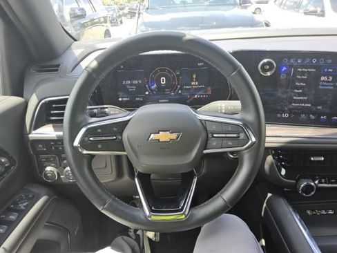 Certified 2025 Chevrolet Suburban Premier AWD/4WD image 3